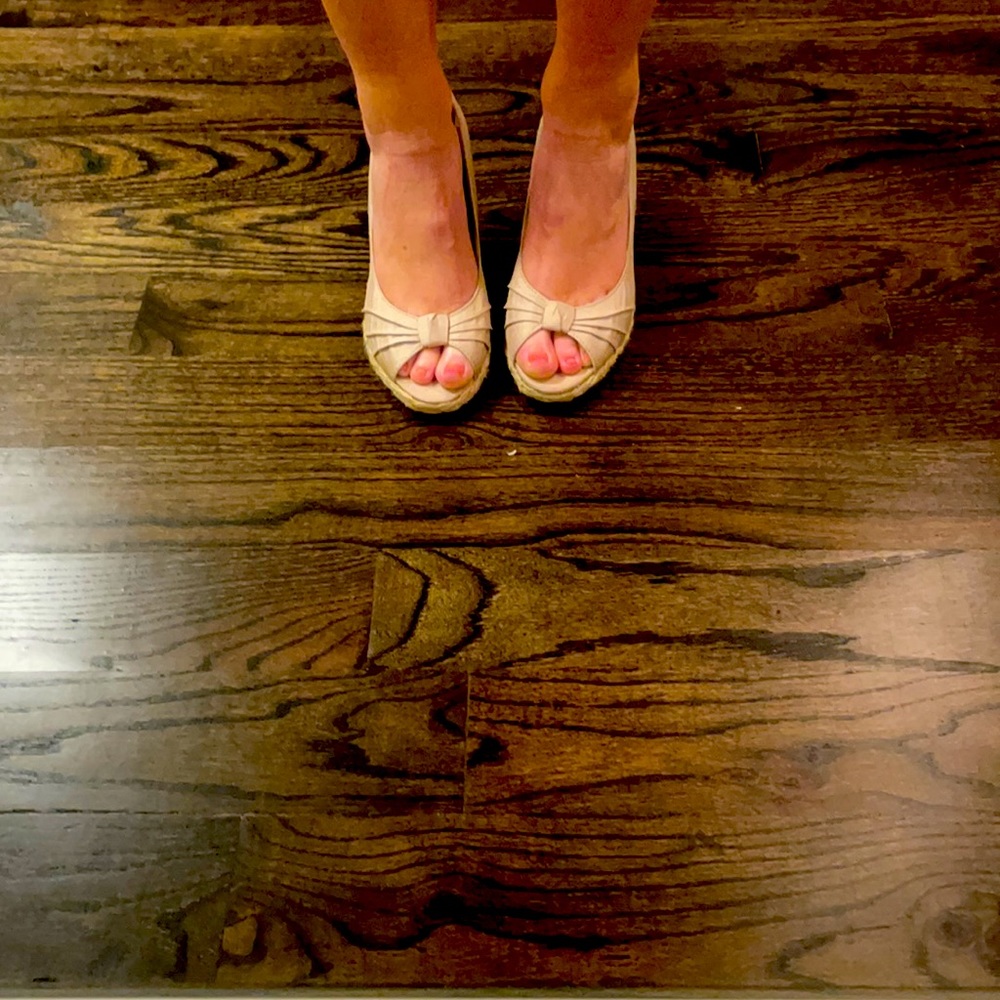 Life stride. Worn once. Super comfortable wedge.